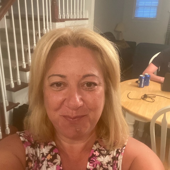 Meet your Posher, Debra - Picture 1 of 1